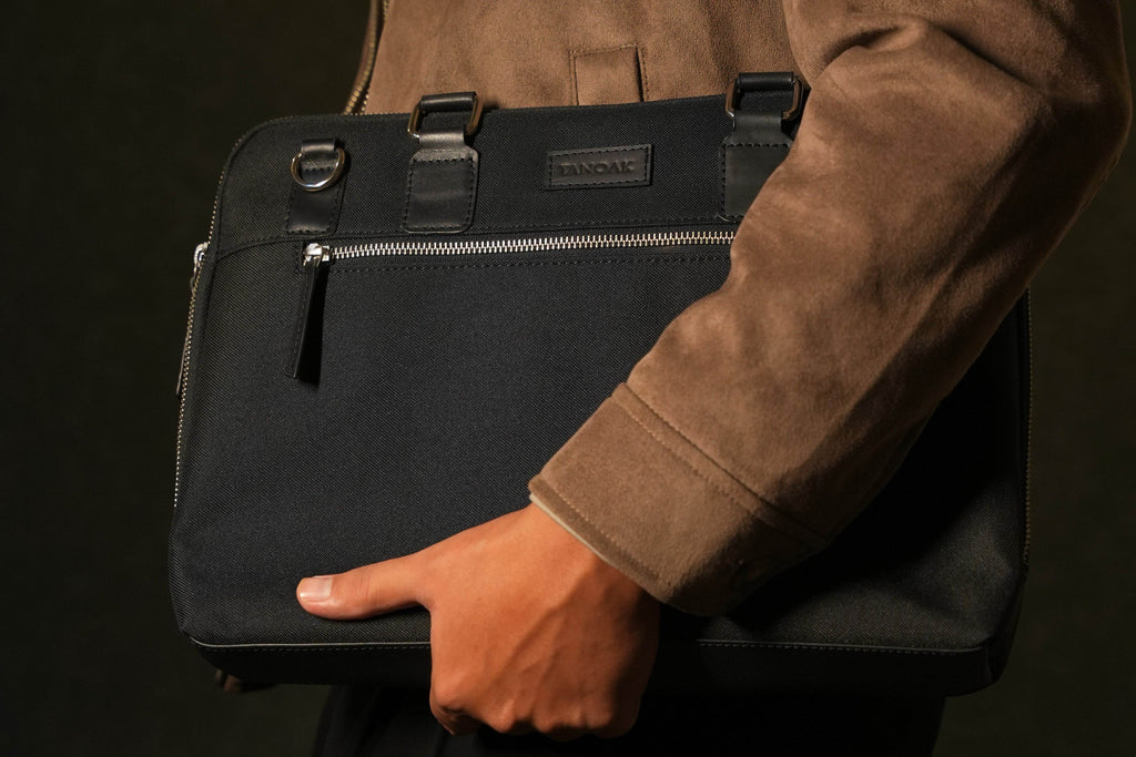 Tanoak Folio Laptop Bag / Onyx Black
